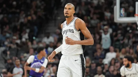 中国足球精英徐彬出征英格兰，官博倾情助力：见证你的辉煌时刻！