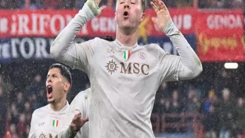 加拿大观众对美国国歌嘘声不断，美加球员9秒内多次爆发冲突